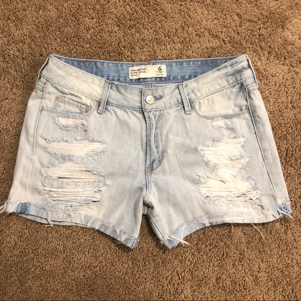 Abercrombie and Fitch Distressed Denim Shorts Sz 6